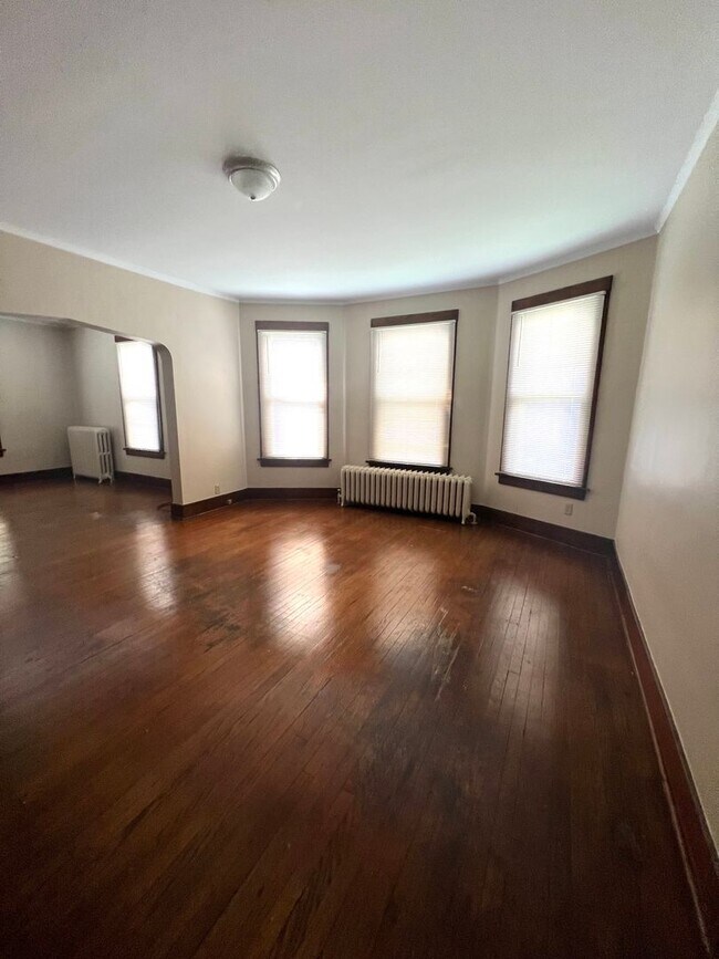 Building Photo - 2224 Iowa St