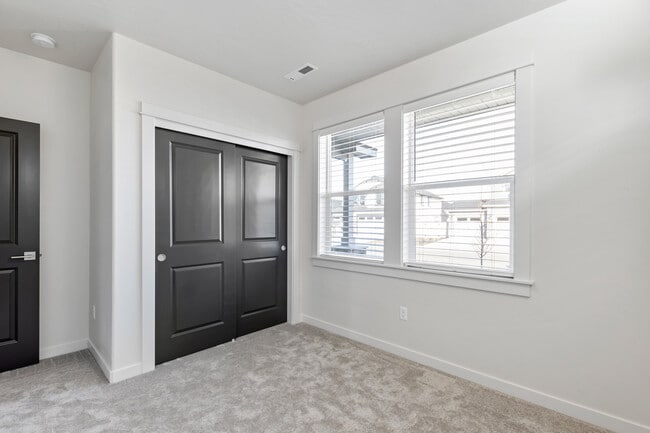 Building Photo - 7565 W Itasco Dr