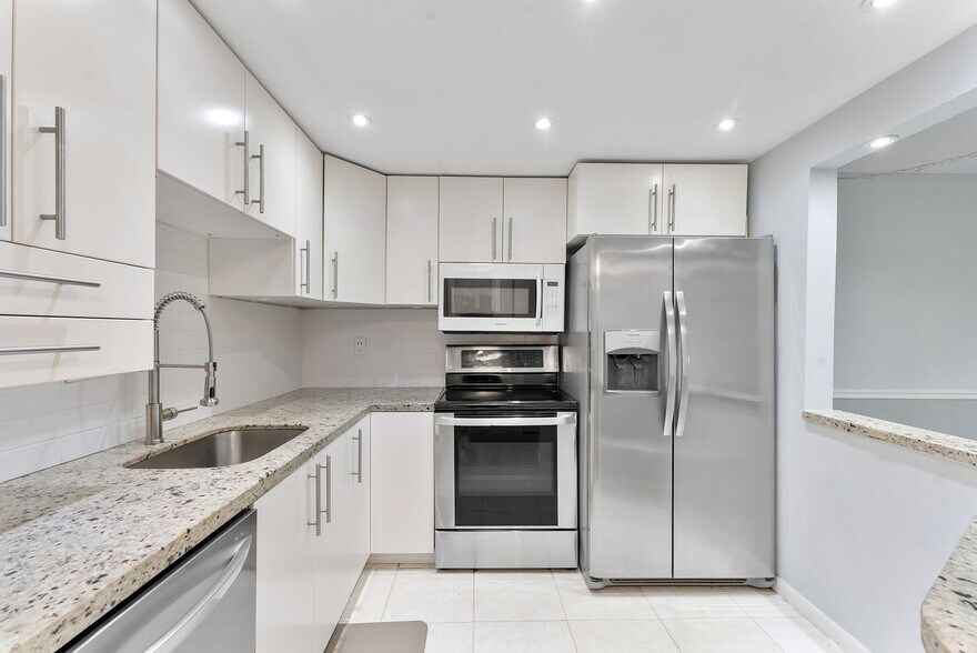 Building Photo - 9370 SW 8th St