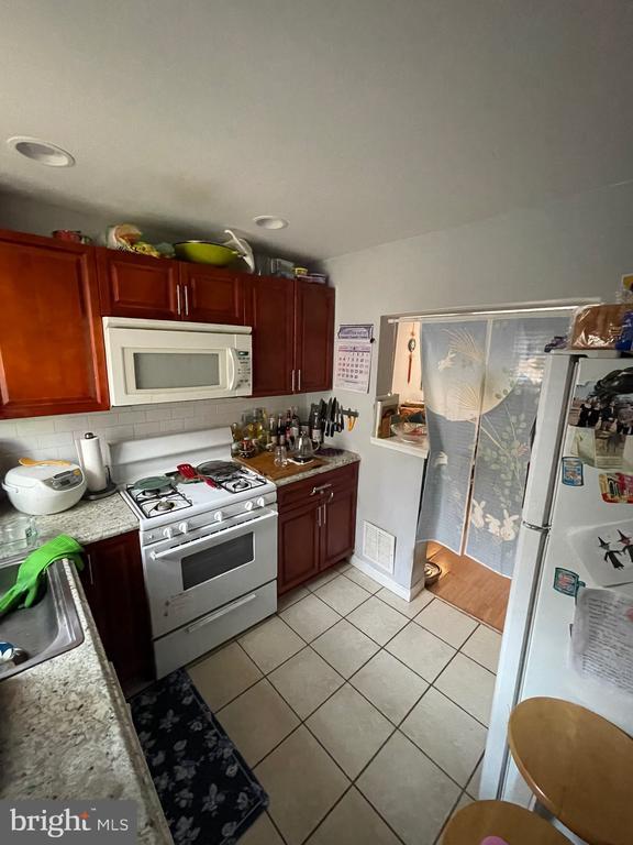 Building Photo - 2053 Sigel St