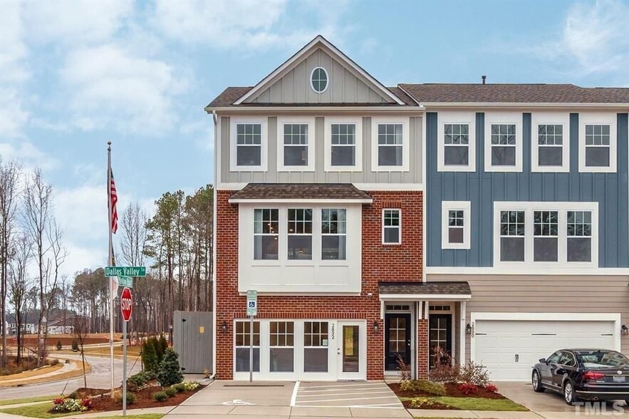 Building Photo - 2806 Austin Fls Sta