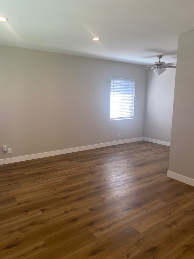 Building Photo - 1728 W 150th St