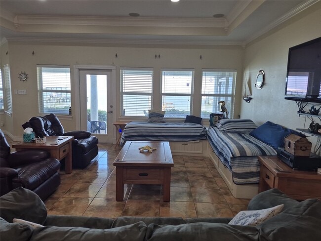 Building Photo - 402 1/2 Avenue A