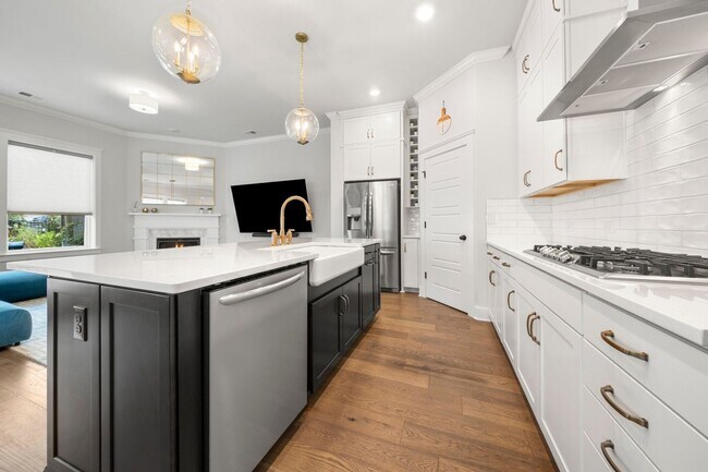 Building Photo - 2506 Lola Ave