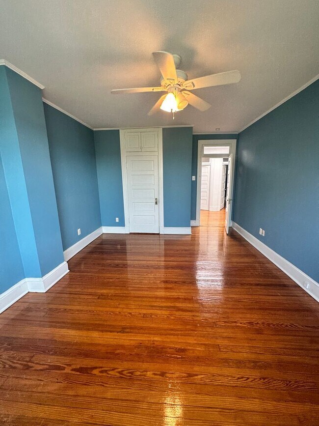 Building Photo - 809-809-809-802 King St