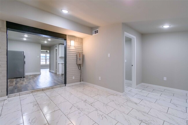 Building Photo - 12044 Beechnut St