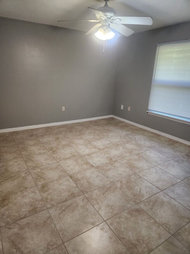 Building Photo - 2 Bedroom/2 Bath with rear lanai/porch area ~ Kissimmee