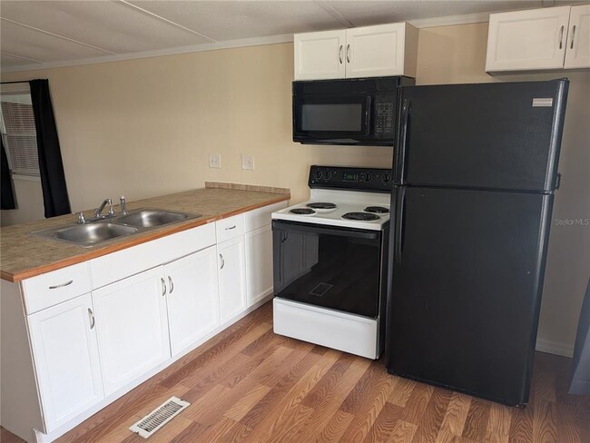 Building Photo - 3030 Beaver Creek Dr