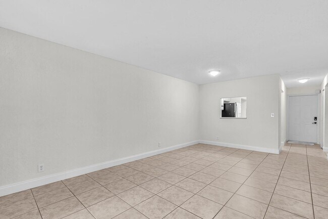 Building Photo - 2510 Riverside Dr