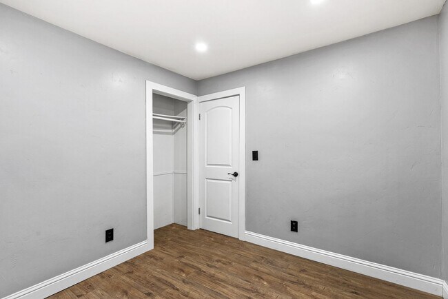 Building Photo - 1st Month FREE!! Riverfront Haven with Pri...