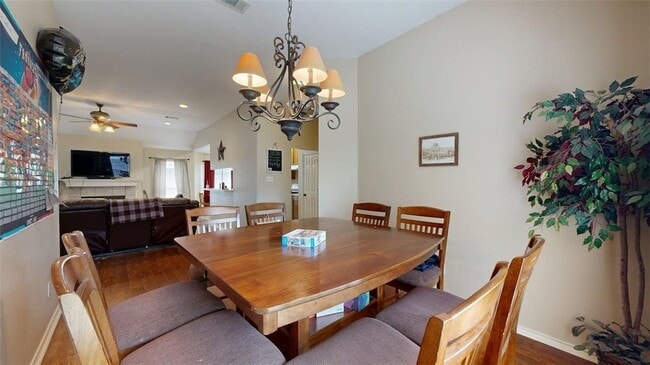 Building Photo - 2415 Carnation Ct