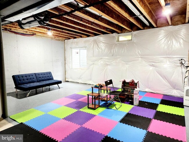 Building Photo - 12 Sassafras Ln