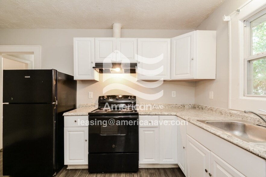 Building Photo - 908 Branson St