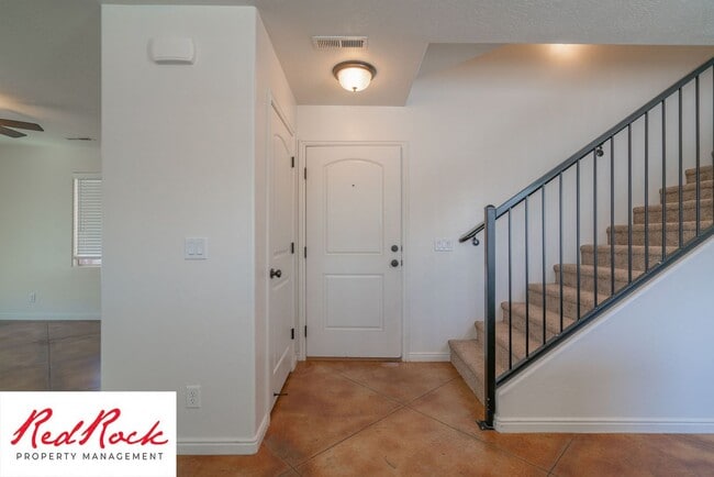 Building Photo - DOG-FRIENDLY 4 Bedroom Townhome with INTER...