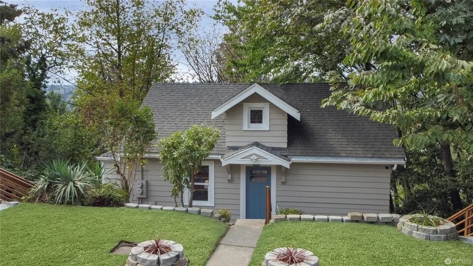 Building Photo - 3819 21st Ave SW