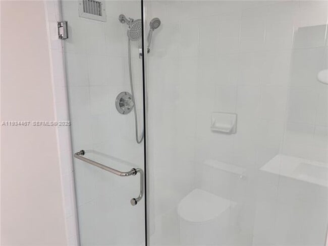 Building Photo - 5161 Collins Ave