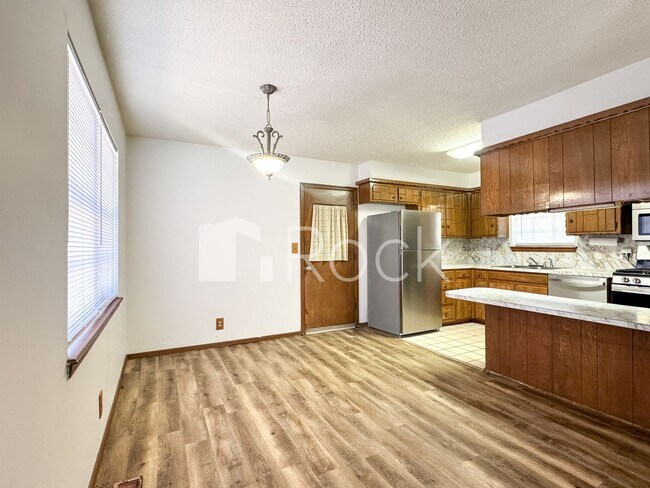 Building Photo - 1005 Van Buren Ave NW