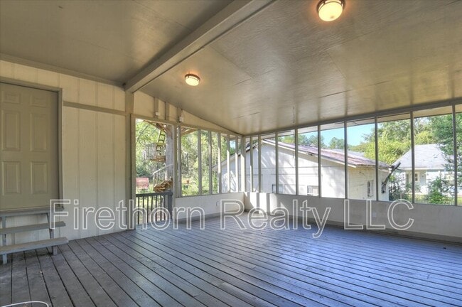 Building Photo - 2349 Henry Cir