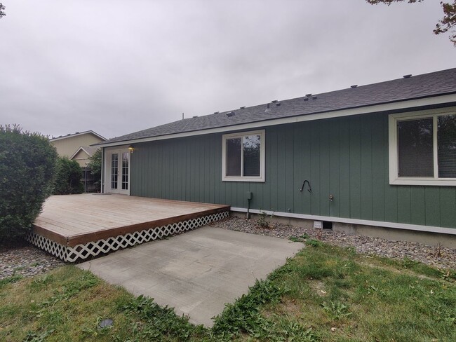 Building Photo - Fully updated Rambler in South Kennewick