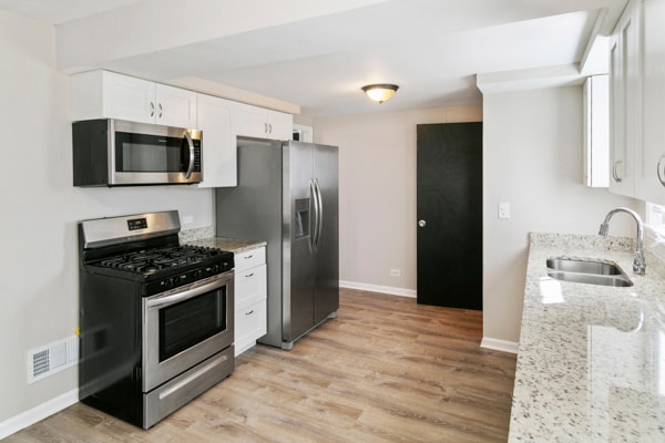 Building Photo - 3133 W 101st St