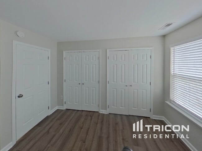 Building Photo - 9861 Greenbriar Way
