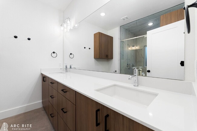 Building Photo - Pre-Leasing Fall of 2026!! Luxury Homes!!