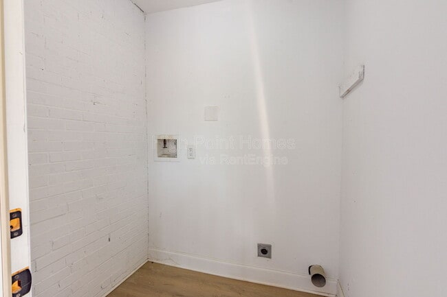 Building Photo - 400 Gallery Ln