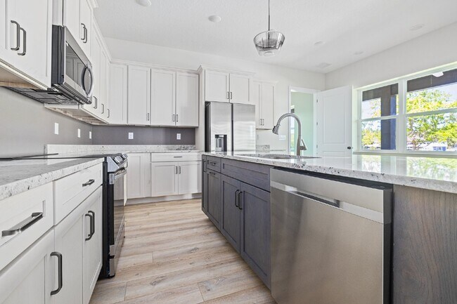 Building Photo - MODERN 4-BEDROOM TAMPA HOME | BUILT 2023 | FENCED YARD | PET FRIENDLY