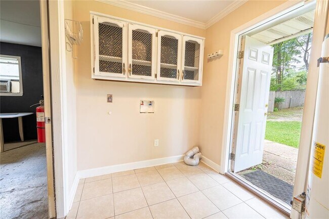 Building Photo - 5412 Timberlane Dr