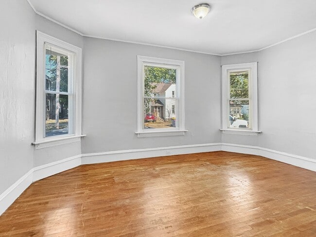 Building Photo - 828 9th St NW