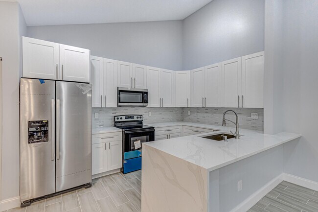 Building Photo - 1240 Summit Pl Cir