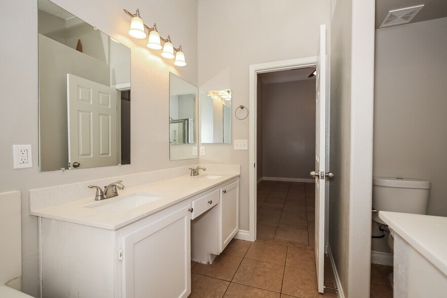 Building Photo - 1536 Knoll Heights Ct
