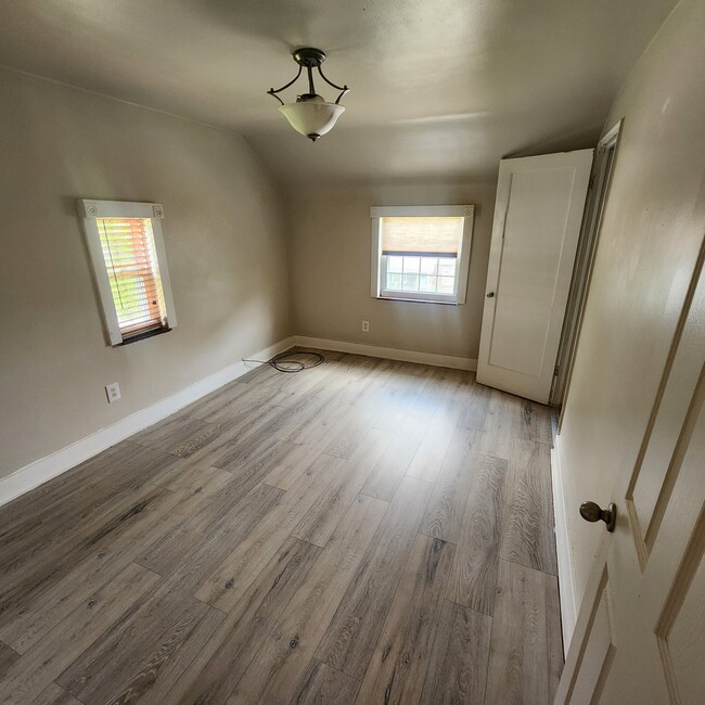 Building Photo - 1624 Bellaire Pl
