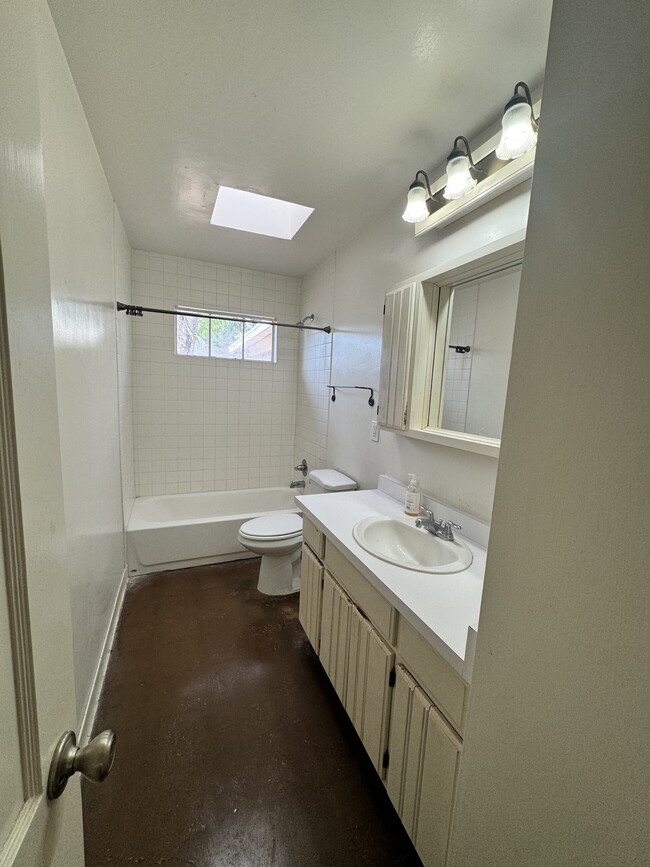 Building Photo - 6132 N 16th Dr