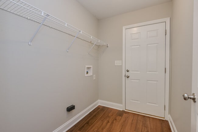 Building Photo - 2037 Dundee Way