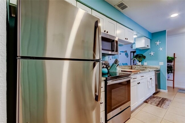 Building Photo - 12261 Sailwinds Dr