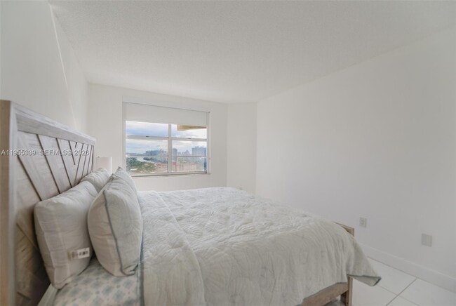 Building Photo - 1985 S Ocean Dr