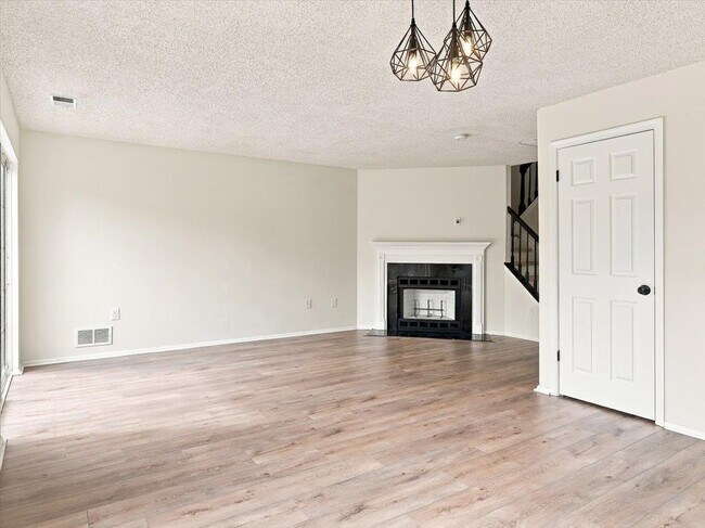 Building Photo - 10 Cottonwood St