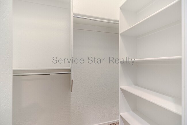 Building Photo - 5815 S 23rd Way