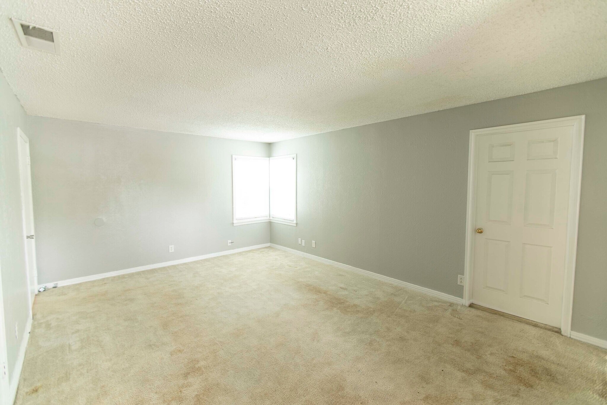 Building Photo - 7459 Mohawk Ave