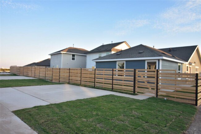 Building Photo - 343 Keefer
