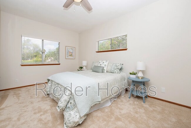 Building Photo - 1606 Hackamore Rd