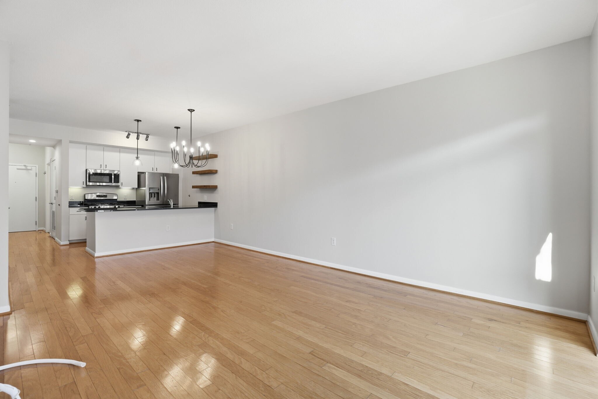 Building Photo - 1001 L St NW