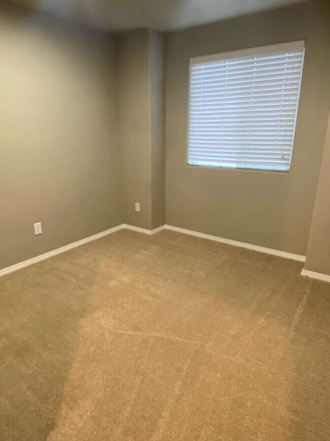 Building Photo - Beautiful 3 bedroom/2 bath tiny home in Cottage Grove- River Walk Village