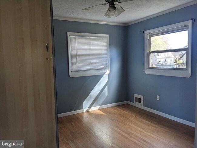 Building Photo - 137 Holden Dr