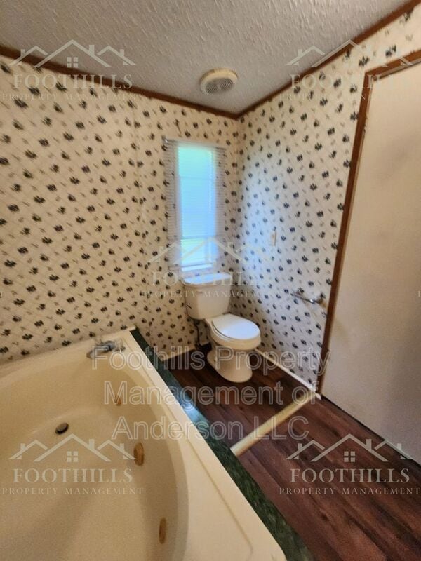 Building Photo - 104 Hickory Forest Dr