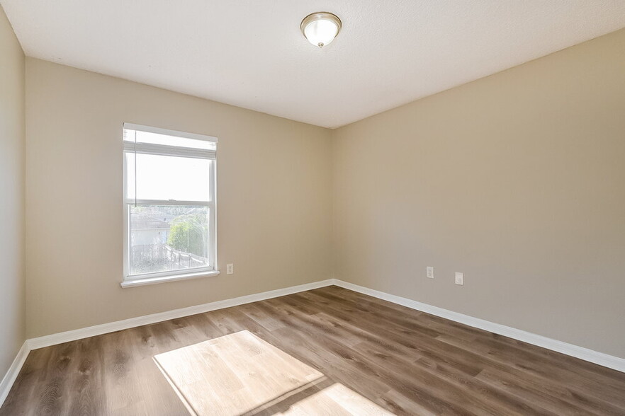 Building Photo - 336 Pleasant Gardens Dr