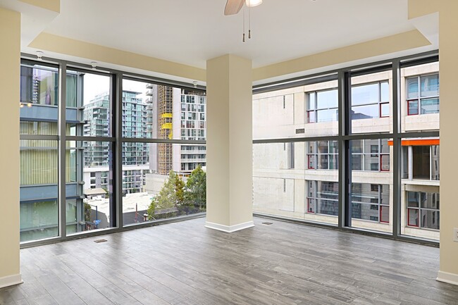 Building Photo - East Village 2 bedroom 2 bath condo in Met...