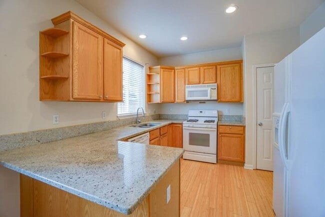 Building Photo - BEAUTIFUL FOUR BEDROOM HOME IN EAST COUNTY