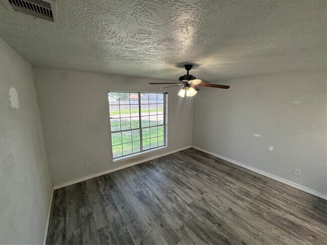 Building Photo - 3227 Fernrock Dr